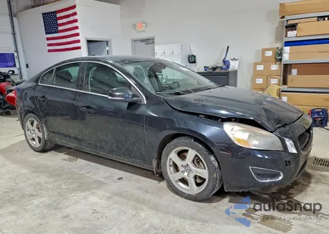 2012 Volvo S60 T5 z USA, uszkodzony, nr VIN YV1622FS4C2098008